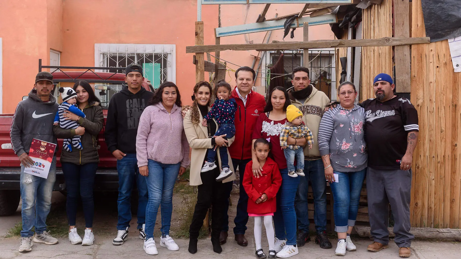 Marisol y Esteban hacen realidad los sueños de las familias duranguenses que más lo necesita1 (2)